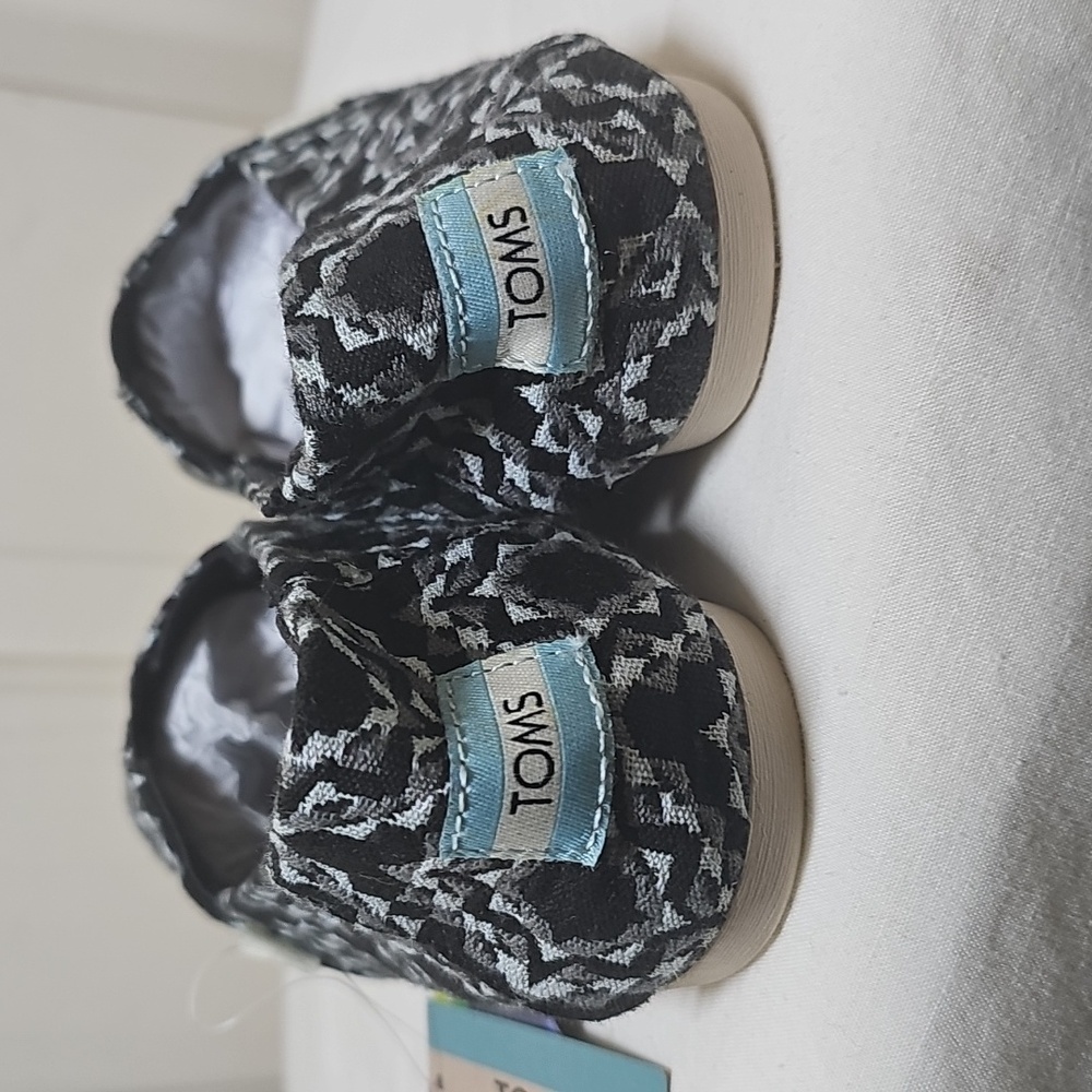 TOMS Alpagarta Casual Women's Slip-On Flats in Black and Light Blue - Picture 7 of 9